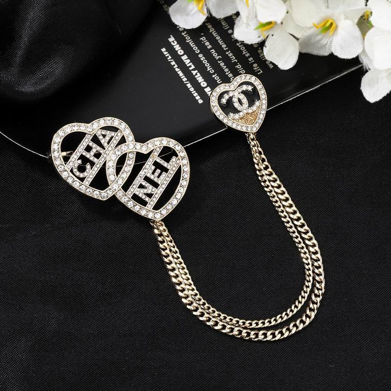 Chanel Brooch 03yxs228